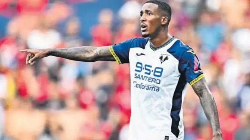 Tchatchoua, Sağ Kanatta Son Aday: Transfer Rüzgarları Eskişehirspor'u Sarsıyor!