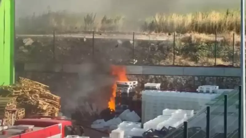 Teksüt Fabrikası'nda Alevler Kontrolden Çıktı: Depolama Alanları Tehdit Altında!