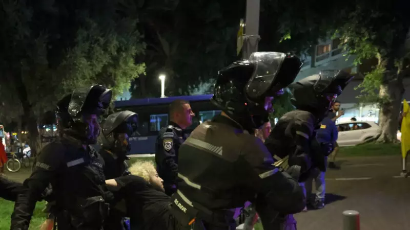 Tel Aviv'de Polis ve Protestocular Arasında Gerginlik Tırmanıyor: Sokaklar Alev Alev!