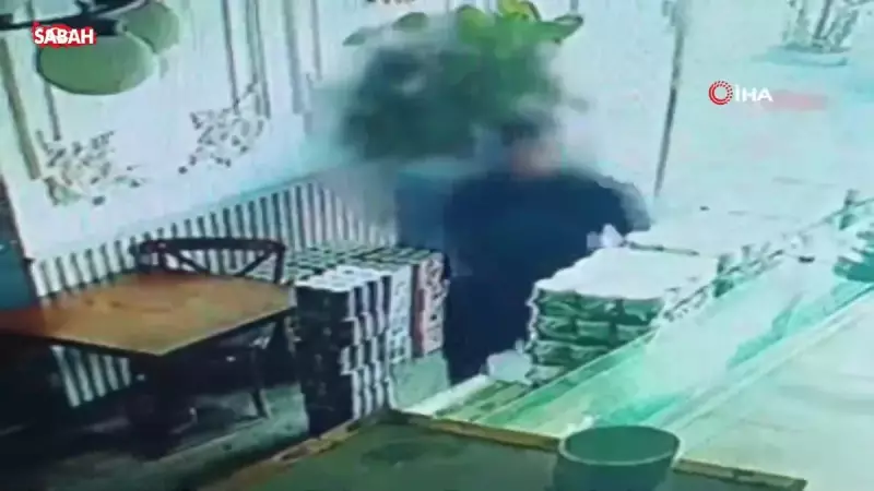 Topallayarak Restorana Giren Hırsızın Cüzdan Hırsızlığı! Güvenlik Kamerası Her Anını Kaydetti