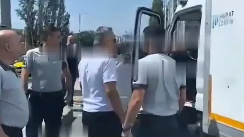 Trafik Canavarı Saniyesinde Yakalandı! İşte Kadın Sürücüye Saldıran Magandanın Akıl Almaz Anları