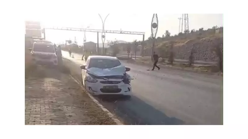 Trafik Canavarı Yine İş Başında: Kontrolünü Kaybeden Otomobil Kamyona Çarptı, Yaralılar Var!