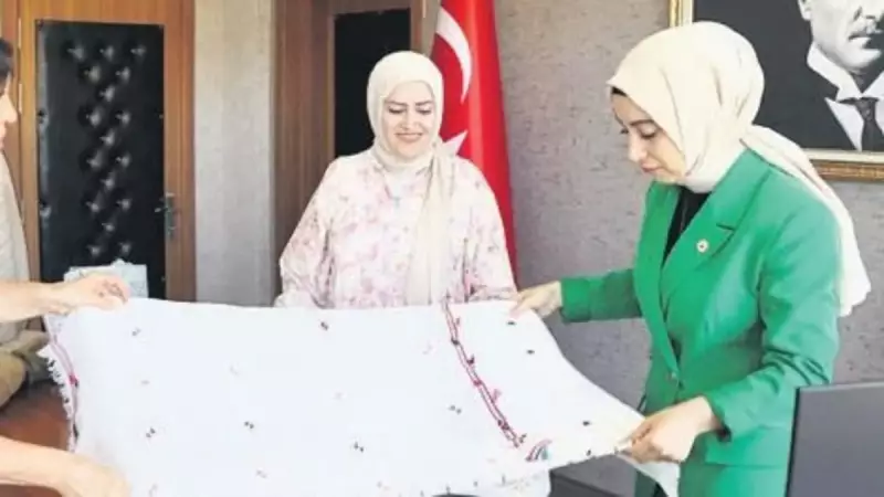Türkiye'nin İlk Kadın Kaymakamına Anlamlı Hediye: Çeyiz Bohçasıyla Onurlandırıldı!