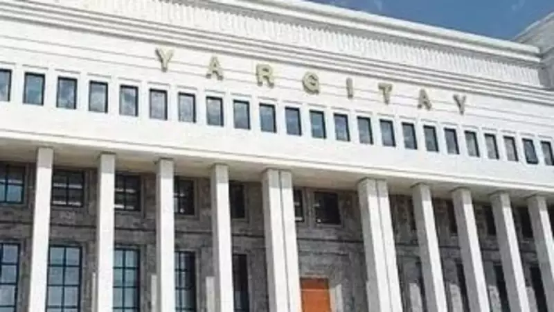 Yargıtay'dan Çarpıcı Karar: Yanaktan Öpme Taciz Değil, 'Sarkıntılık' Sayılacak!