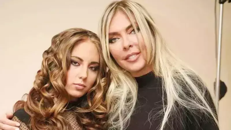 Yeşilçam'ın Efsane İsmi Ahu Tuğba'nın Kızı Anjelik'ten Yürek Burkan Paylaşım: 'Sanki Buradasın Annem'