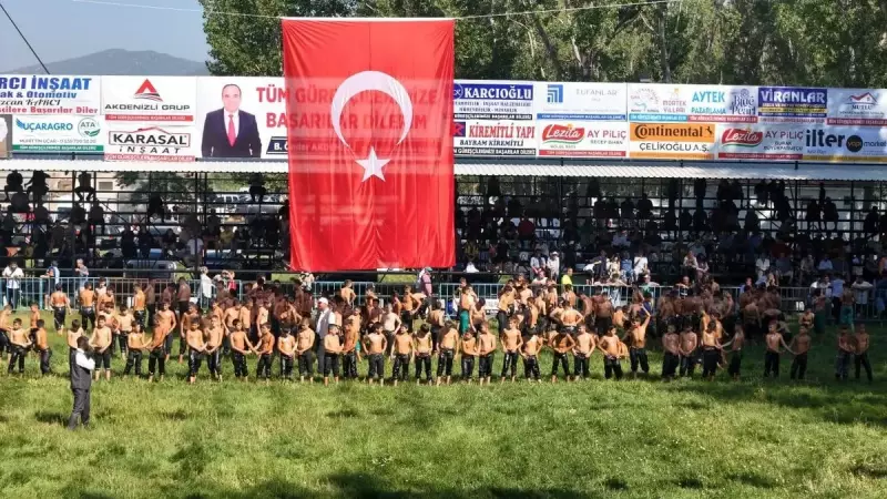 Yeşilin Pehlivanı İsmail Koç Son Yolculuğuna Uğurlandı: Seki Zumrut Çayırı'nın Efsanesi Göçtü