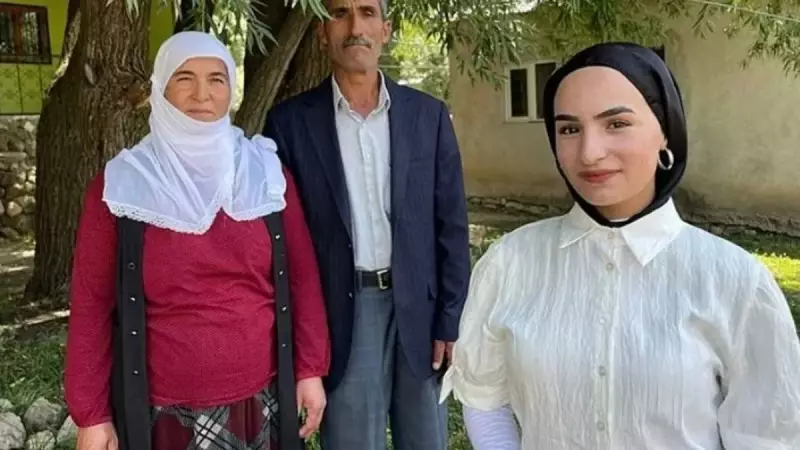 YKS'de Muhteşem Başarı! Çiçeklerle Karşılanan Öğrenci, Hayalindeki Bölüme Yerleşti