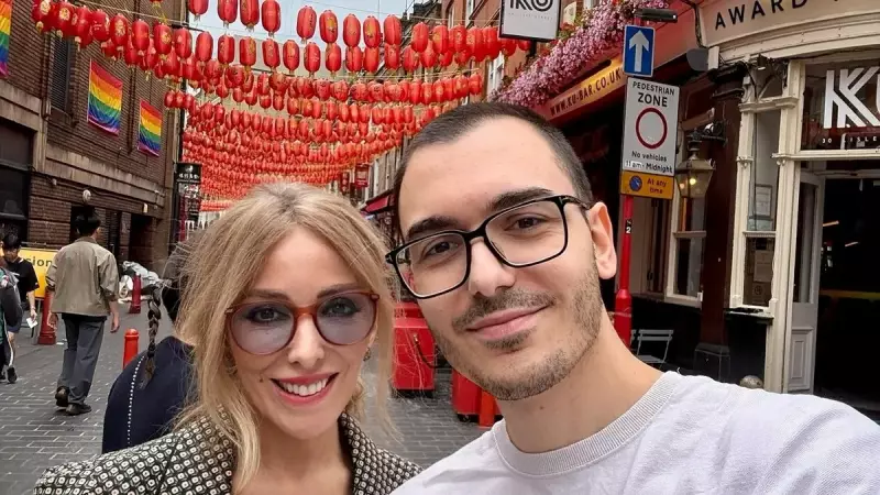 Zerrin Özer'in 61. Yaş Gününde Oğlundan Sürpriz Kutlama: 'İyi ki Doğdun Anne!'