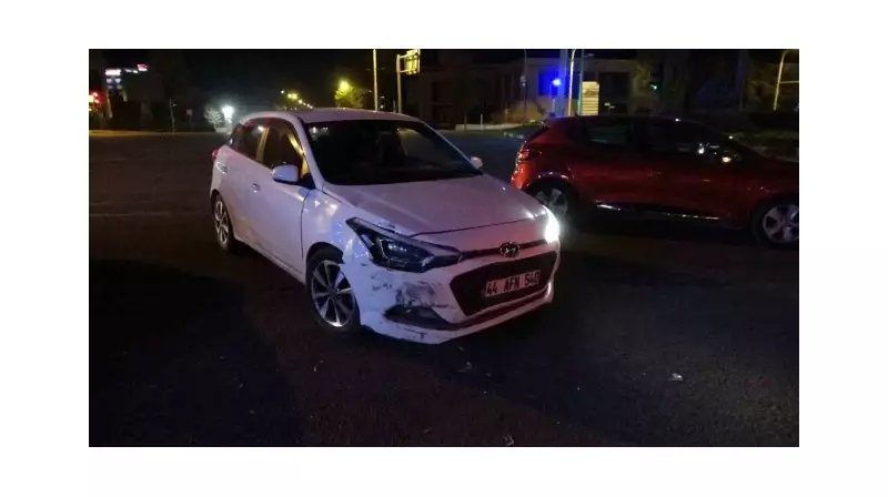 İzmir'de Feci Kaza! Otomobil ile Motosiklet Çarpıştı: 2 Yaralı