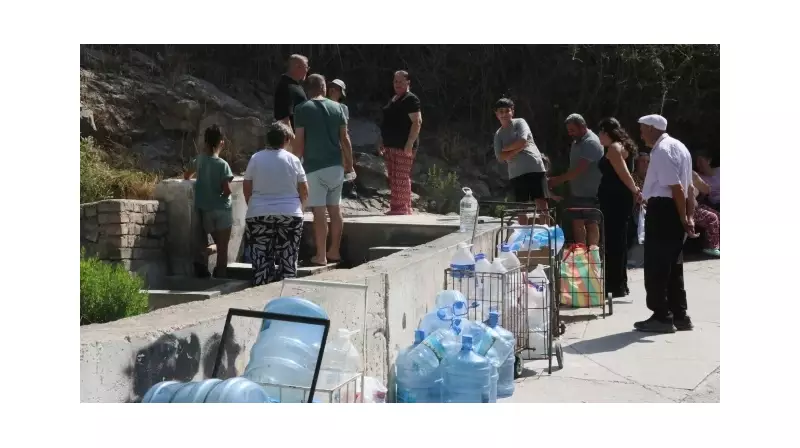 İzmir'de Su Krizi: Vatandaşlar Damacana Kuyruğunda!