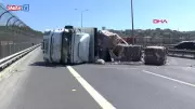 TEM'de Korkunç Kaza: Devrilen Tır, Kilometrelerce Trafik Felç Etti!