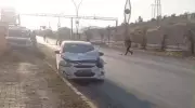 Trafik Canavarı Yine İş Başında: Kontrolünü Kaybeden Otomobil Kamyona Çarptı, Yaralılar Var!