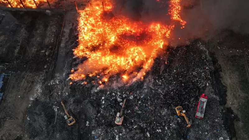 Adana'da Geri Dönüşüm Fabrikasında Korkutan Yangın! İtfaiye Seferber Oldu