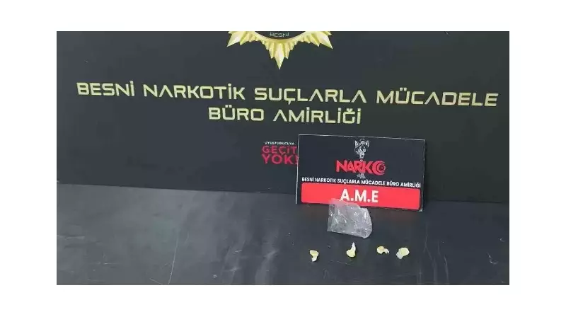 Adana'da Narkotik Operasyonu: 5 Gözaltı, Uyuşturucu Ele Geçirildi!