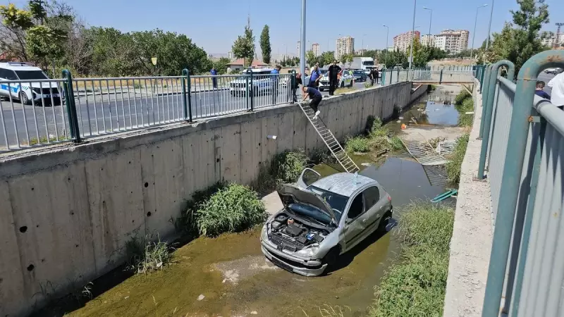 Adana'da Sürücüyü Son Anda Kurtaran Feci Kaza! Otomobil Sulama Kanalına Uçtu