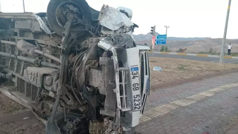 Adana'da Tarım İşçilerini Taşıyan Minibüs Feci Şekilde Devrildi: 15 Yaralı!