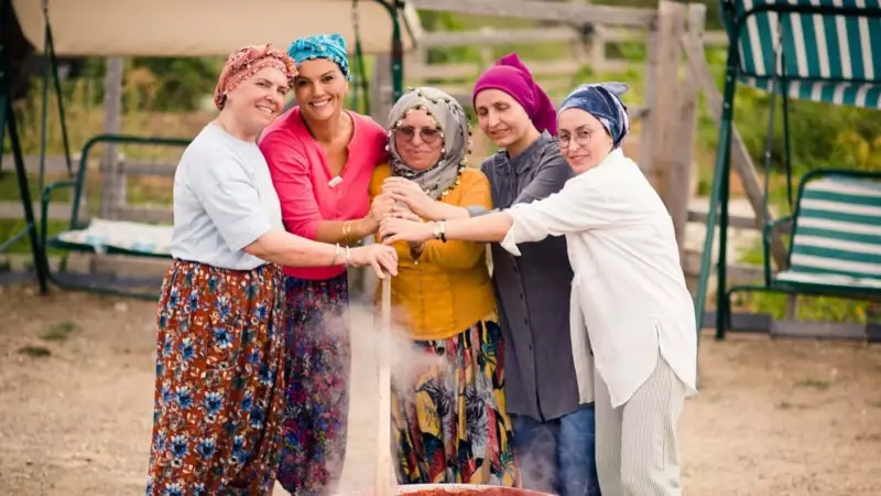 Açelya Akkoyun'dan Stil Şov: Kışa Bomba Gibi Hazır!