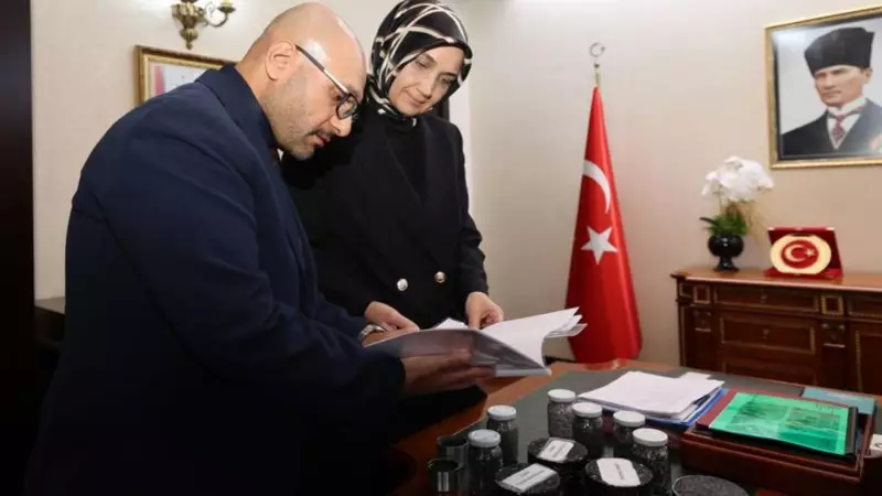 Afyonkarahisar'da Çığır Açan Uygulama: Plastik Atıklar Yollara Hayat Veriyor!