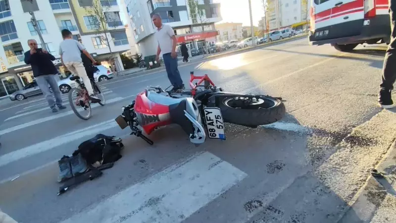 Aksaray'da Feci Kaza: Servis Minibüsü ile Motosiklet Burun Buruna Geldi!