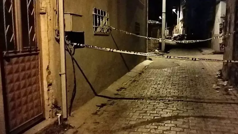 Amca ve Yeğen Arasındaki Tartışma Kanlı Bitti: Sokak Ortasında Bıçaklı Saldırı!