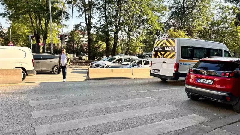 Ankara'da Işık İhlali Yapan Sürücüye Yumrukla Cezalandırma! Kameralara Yansıyan O Anlar