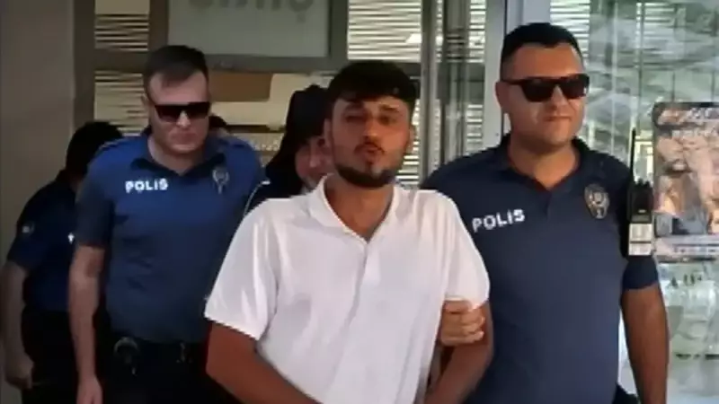 Şanlıurfa'da Çıraklara 'Öpücük' Cezası! Zeki Müren'e Selam Çakıp Tartışma Yarattı