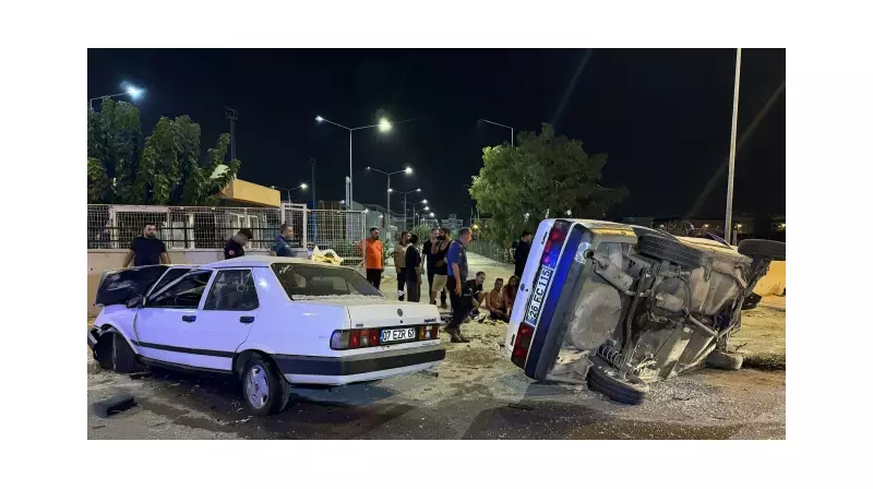 Antalya'da Feci Kaza! İki Araç Baş Başa Çarpıştı: 4 Yaralı