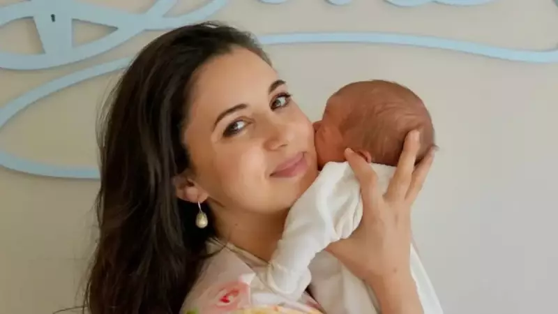 Şarkıcı Karsu'dan Anne Olma İtirafı: 'Hayalim Yoktu, Oğlum Blues'u Kucağıma Aldığımda Her Şey Değişti'