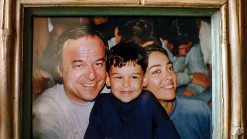 Armut Dibine Düşmüş! Zerrin ve Çetin Tekindor'un Oğlu Ünlü Yönetmen Çıktı