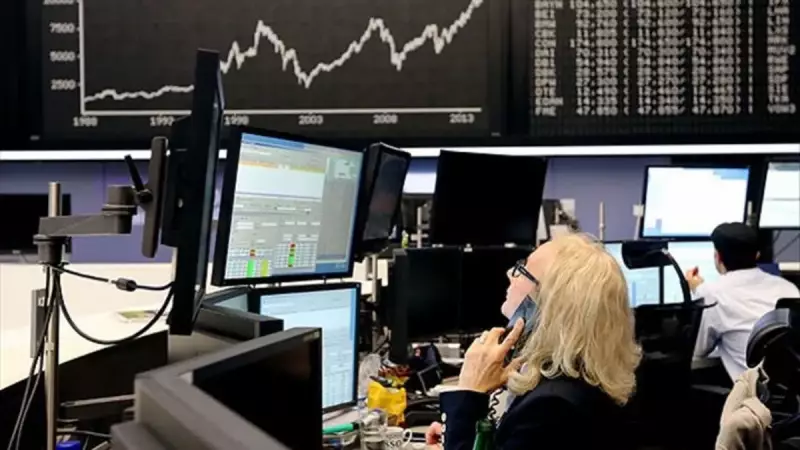 Asya Borsaları Dalgalı Bir Gün Geçiriyor: Çin ve Japonya Zıt Yönlerde!