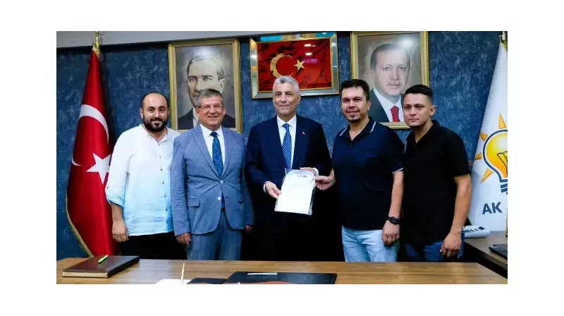 Bakan Bolat'a Buldan Bezi'nden Özel Gömlek: Yerli Üretimin Zarafeti!