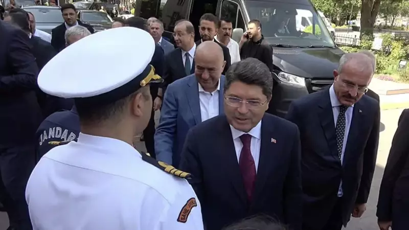 Bakan Tunç'tan Esnafa Ziyaret: 'Yanınızdayız' Mesajı ve Flaş Açıklamalar