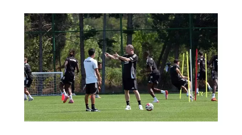 Beşiktaş'a Başakşehir Maçı Öncesi Bomba Gelişme! Hem Sevindiren Hem Üzen Haberler Geldi