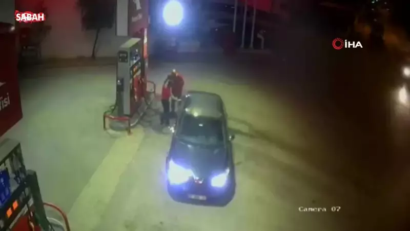 Benzin Koyduğu Araba Kayınca Çılgınca Bir Şey Yaptı: Eliyle Durdurmaya Çalıştı!