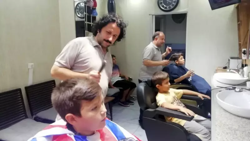 Berberlerden Minik Öğrencilere Sıra Dışı Destek: Okul Öncesi Ücretsiz Tıraş Molası!
