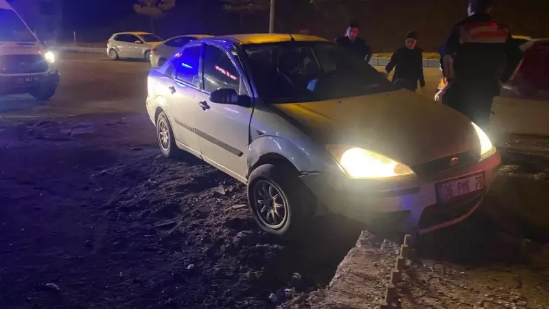 Beton Refüje Çarpma: Korkunç Kaza ve 4 Yaralı - İşte Detaylar