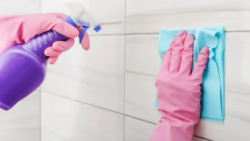 Beyaz Sirke mi, Elma Sirkesi mi? Banyodaki İnatçı Lekelere Karşı Şaşırtıcı Çözüm!