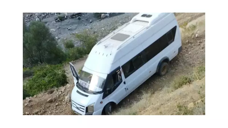 Bingöl'de Acı Tablo: Cami Açılışından Dönen Minibüs Kaza Yaptı! Yaralılar Var