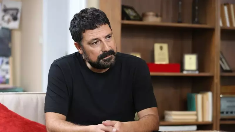 Bülent İnal'dan Muhteşem Şiir Performansı: Sosyal Medya Büyülendi!