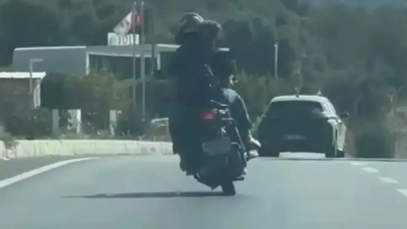 Bodrum'da Adrenalin Dorukta: Motosikletli Genç, Trafiği Tekeriyle Yırtıp Geçti!