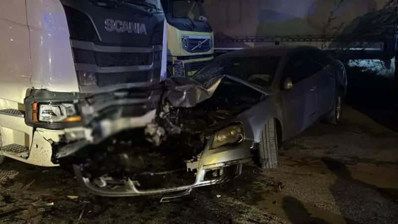 Bolu'da Feci Kaza! Park Halindeki Araçlara Giren Otomobilde 4 Kişi Ağır Yaralandı