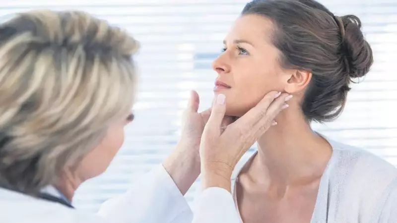 Boynunuzdaki Şişlikler Ciddi Hastalıkların Habercisi Olabilir! İşte Dikkat Etmeniz Gerekenler