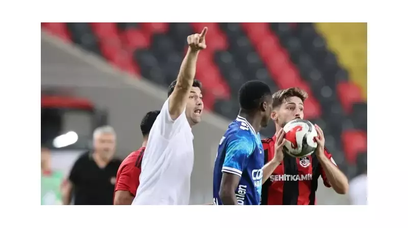 Burak Yılmaz'ın Hocalık Kariyeri Tepelere Ulaştı: En Parlak Dönemini Yaşıyor!