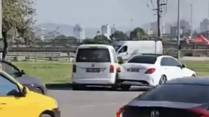 Bursa'da Akıl Almaz Trafik Skandalı: Anayolda Geri Geri Giden Sürücü Kaos Yaratıp Sırra Kadem Bastı!