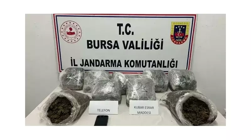 Bursa'da Gece Yarısı Baskını! 9 Kiloya Yakın Esrar Ele Geçirildi