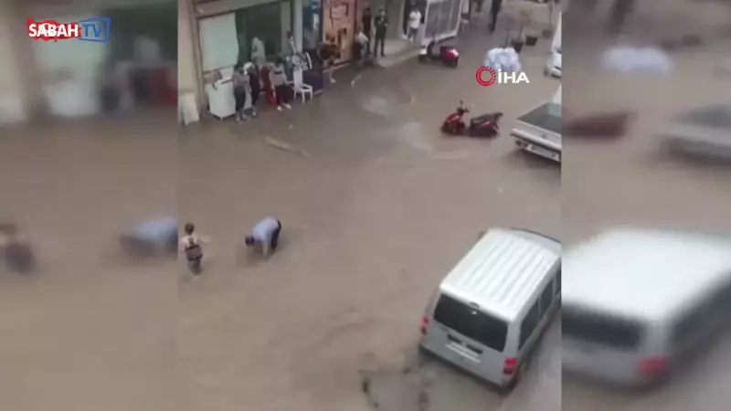 Bursa'yı Sel Bastı! Sokaklar Göle Döndü, Vatandaşlar Zor Anlar Yaşadı