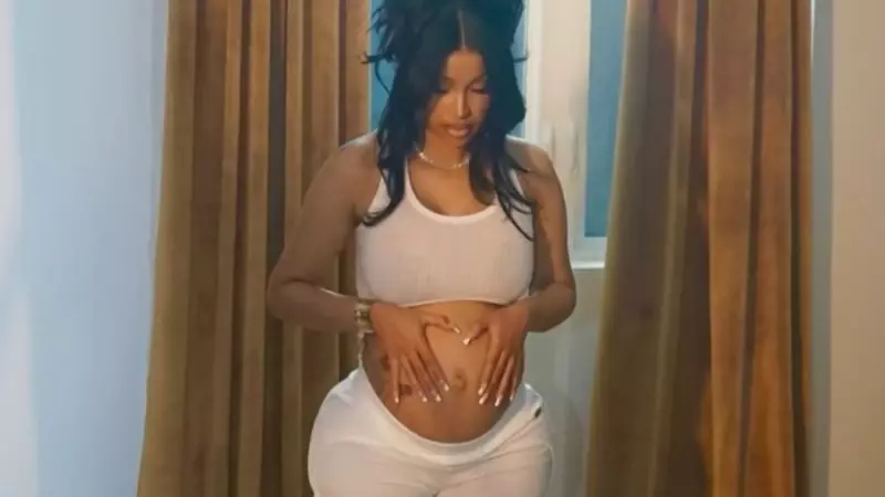 Cardi B'nin Kalça Estetiği İtirafı: '3 Ay Yataktan Çıkamadım, Acılar İçinde Kıvrandım'
