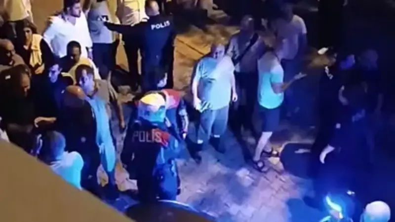 Cezaevi Çıkışında Havai Fişekli Kutlama: 50 Yaşındaki Kadına Acımasız Saldırı!