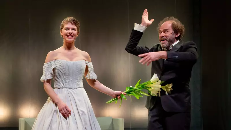 Edebiyat Rüzgarı İstanbul Tiyatro Festivali'nde Esiyor: İşte Sahneye Taşınan O Muhteşem Eserler!