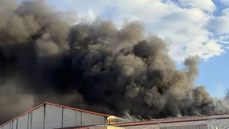 Erzurum'da Boya Fabrikasında Alevler İsyan Etti: İtfaiye Gece Boyunca Savaştı!